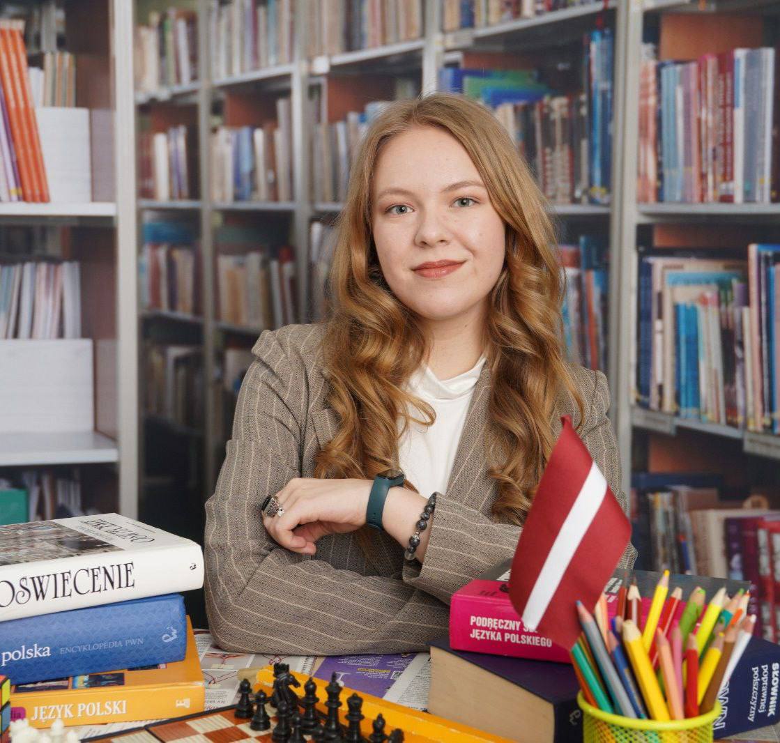 DIANA APEINE (KLASA 10) LAUREATKĄ MIĘDZYNARODOWEGO KONKURSU "BYĆ POLAKIEM"