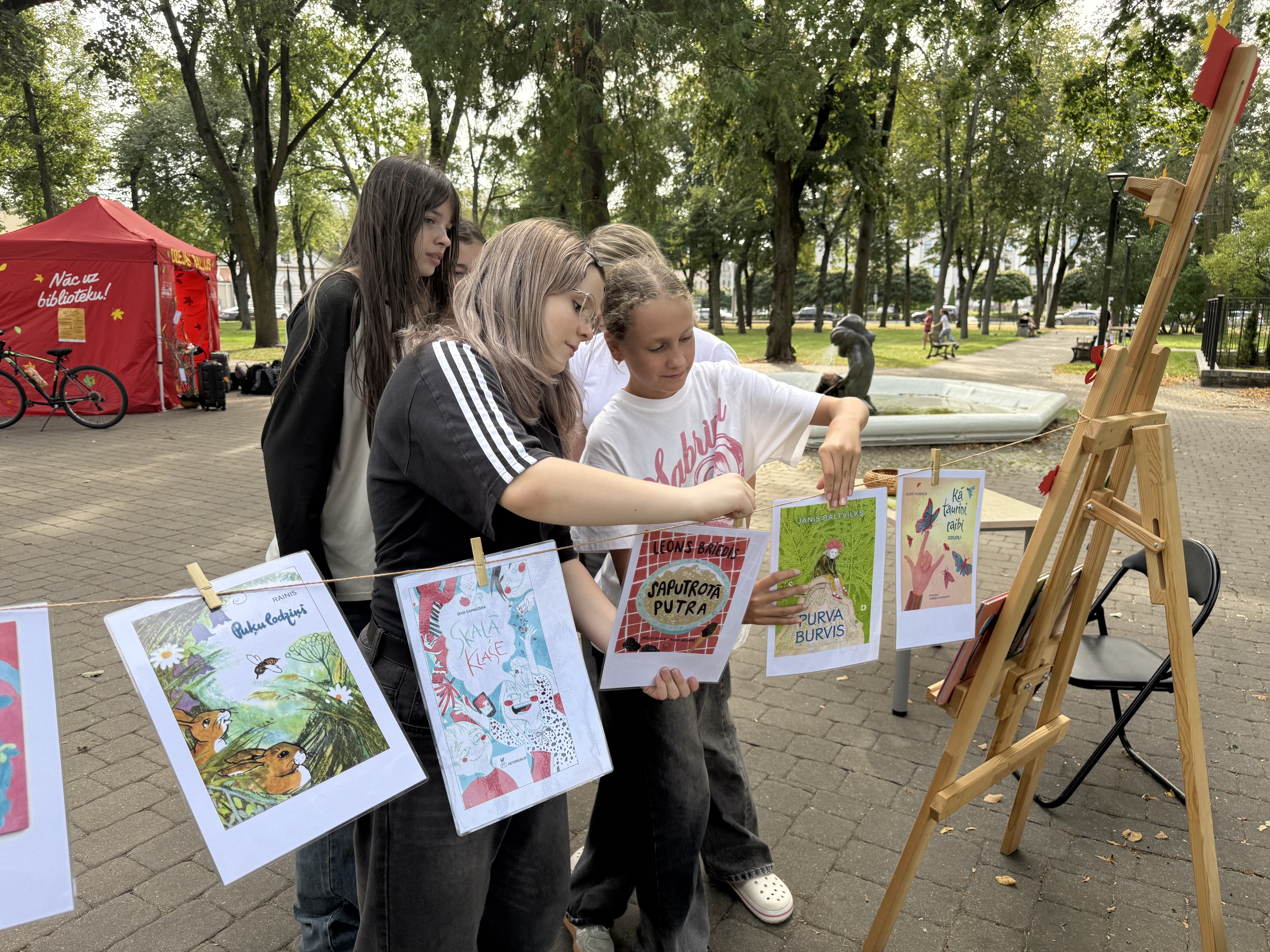 6. KLAŠU SKOLĒNI PIEDALĪJĀS "DZEJAS RALLIJĀ"!