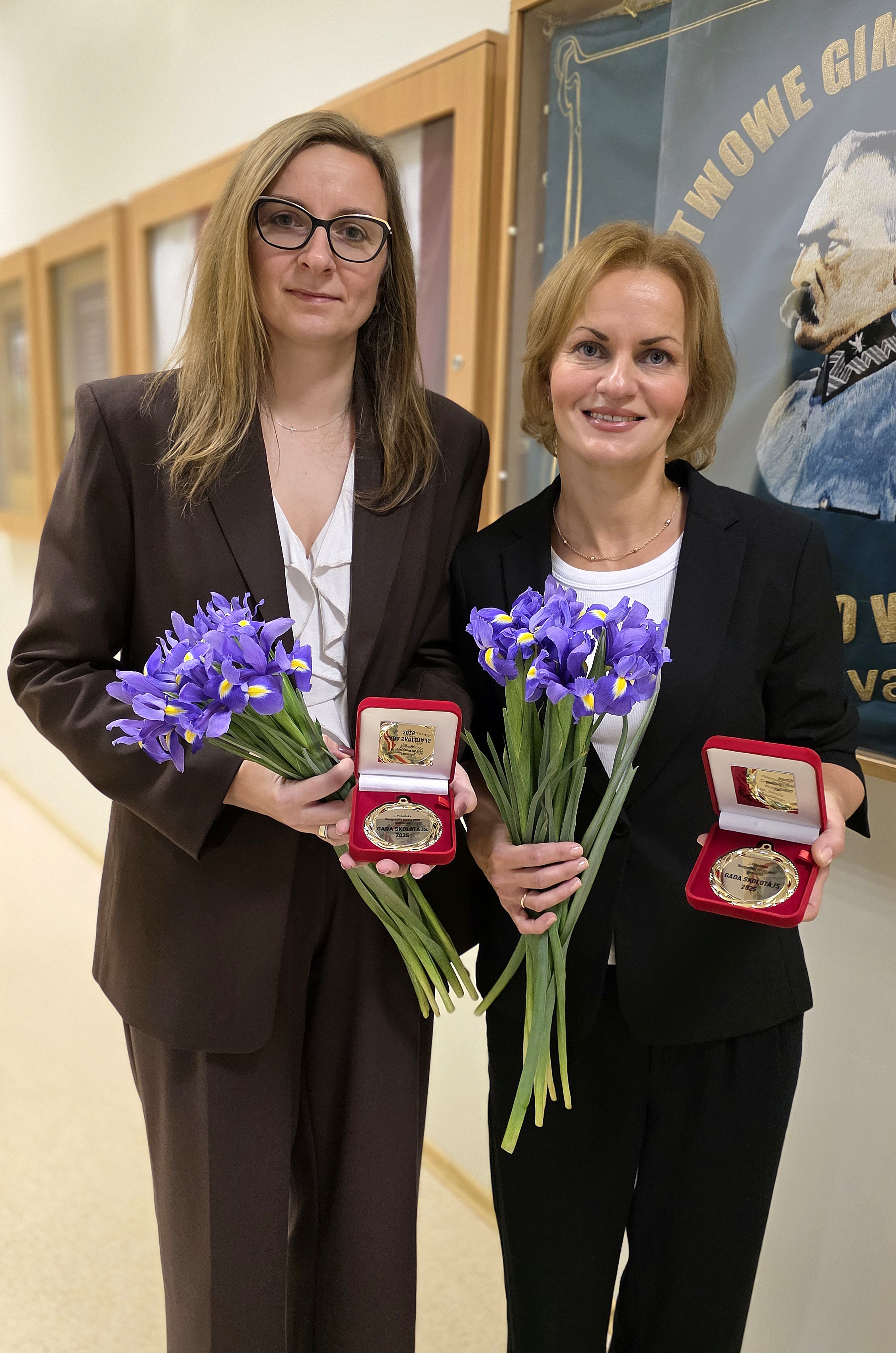 ĢIMNĀZIJAS GADA SKOLOTĀJAS APBALVOTAS SKOLOTĀJU DIENĀ