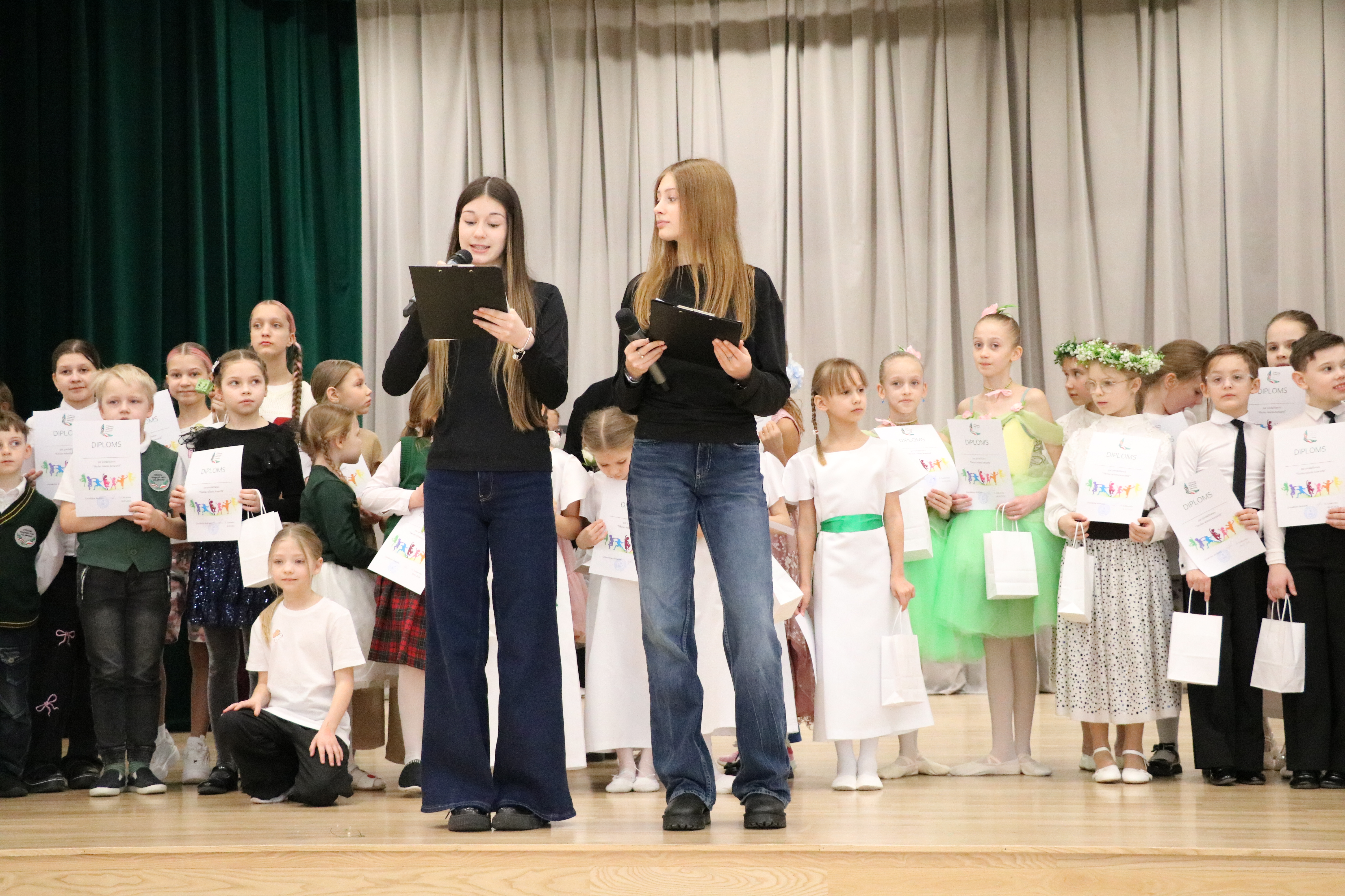 IZSKANĒJIS SKOLAS TALANTU KONCERTS! 57 DALĪBNIEKI NO 1.-4. KLASĒM!