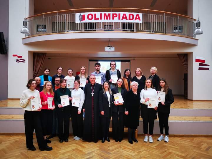 K.ŁAPKOWSKA (KLASA 12) – 2 MIEJSCE W OLIMPIADZIE JĘZYKA POLSKIEGO NA ŁOTWIE. PRZED NIĄ MIĘDZYNARODOWY FINAŁ W POLSCE!