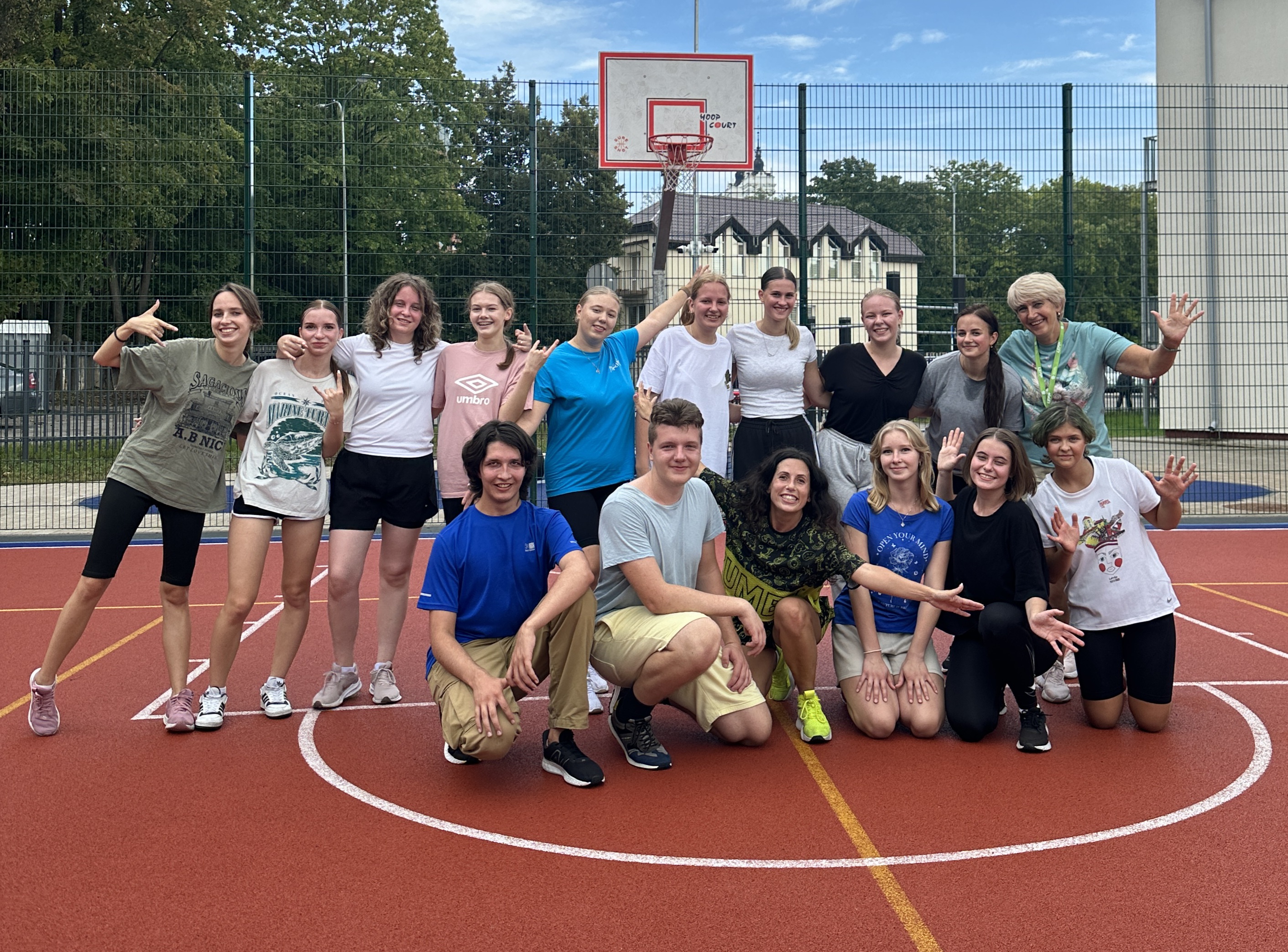 SPORTA UN VESLĪBAS STUNDĀ 11.KLASEI – ZUMBA!
