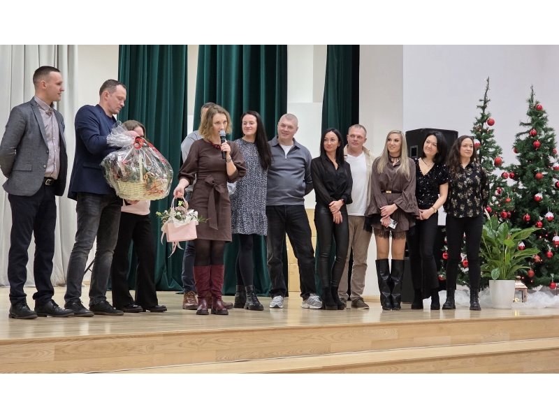 PILNA ZĀLE ABSOLVENTU VAKARĀ